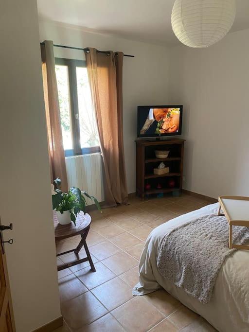 Вилла Chez Cathy Et Philippe Verargues Экстерьер фото